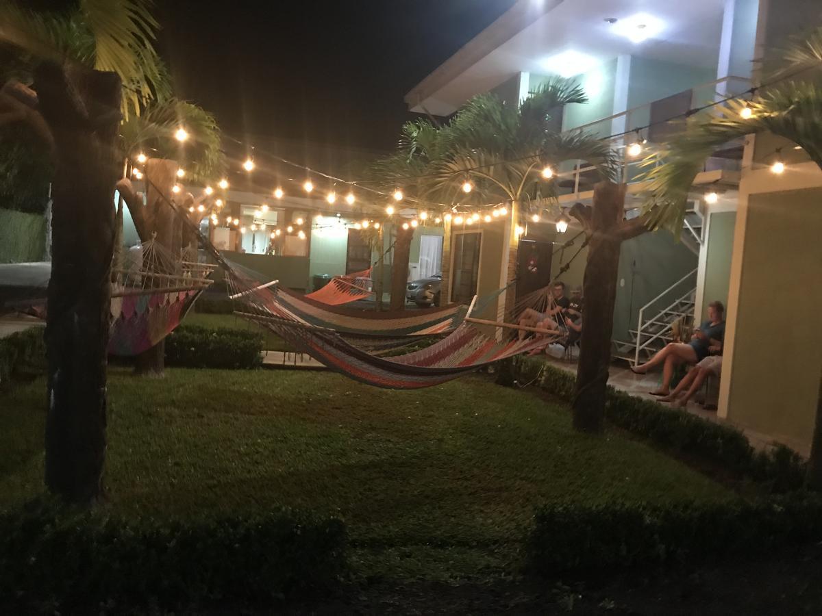 La Fortuna Backpackers Resort Bagian luar foto