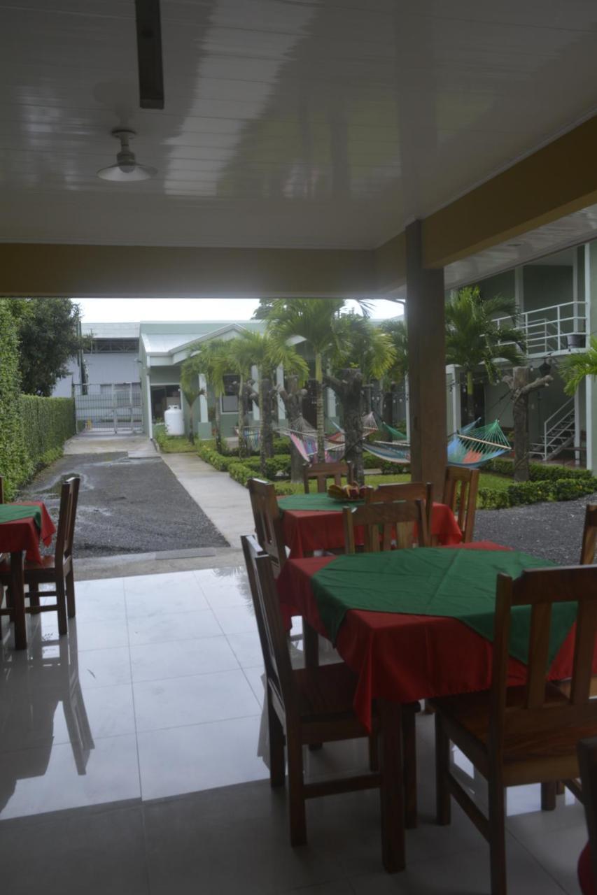 La Fortuna Backpackers Resort Bagian luar foto