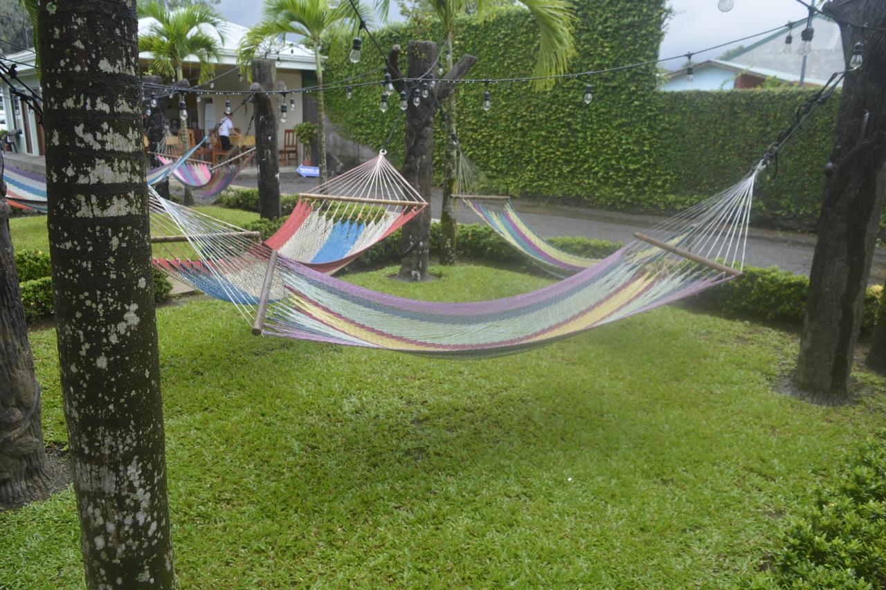 La Fortuna Backpackers Resort Bagian luar foto