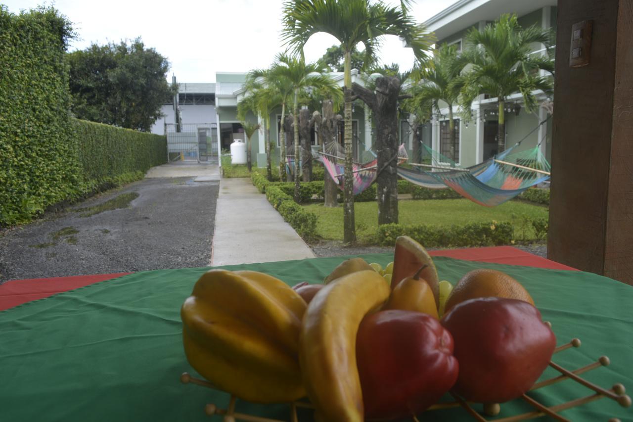 La Fortuna Backpackers Resort Bagian luar foto