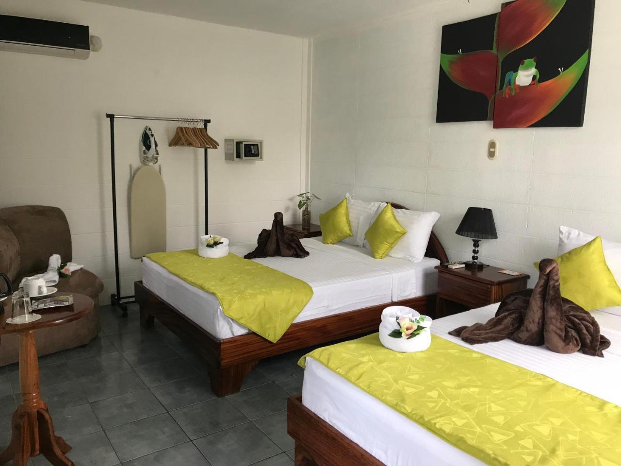 La Fortuna Backpackers Resort Bagian luar foto