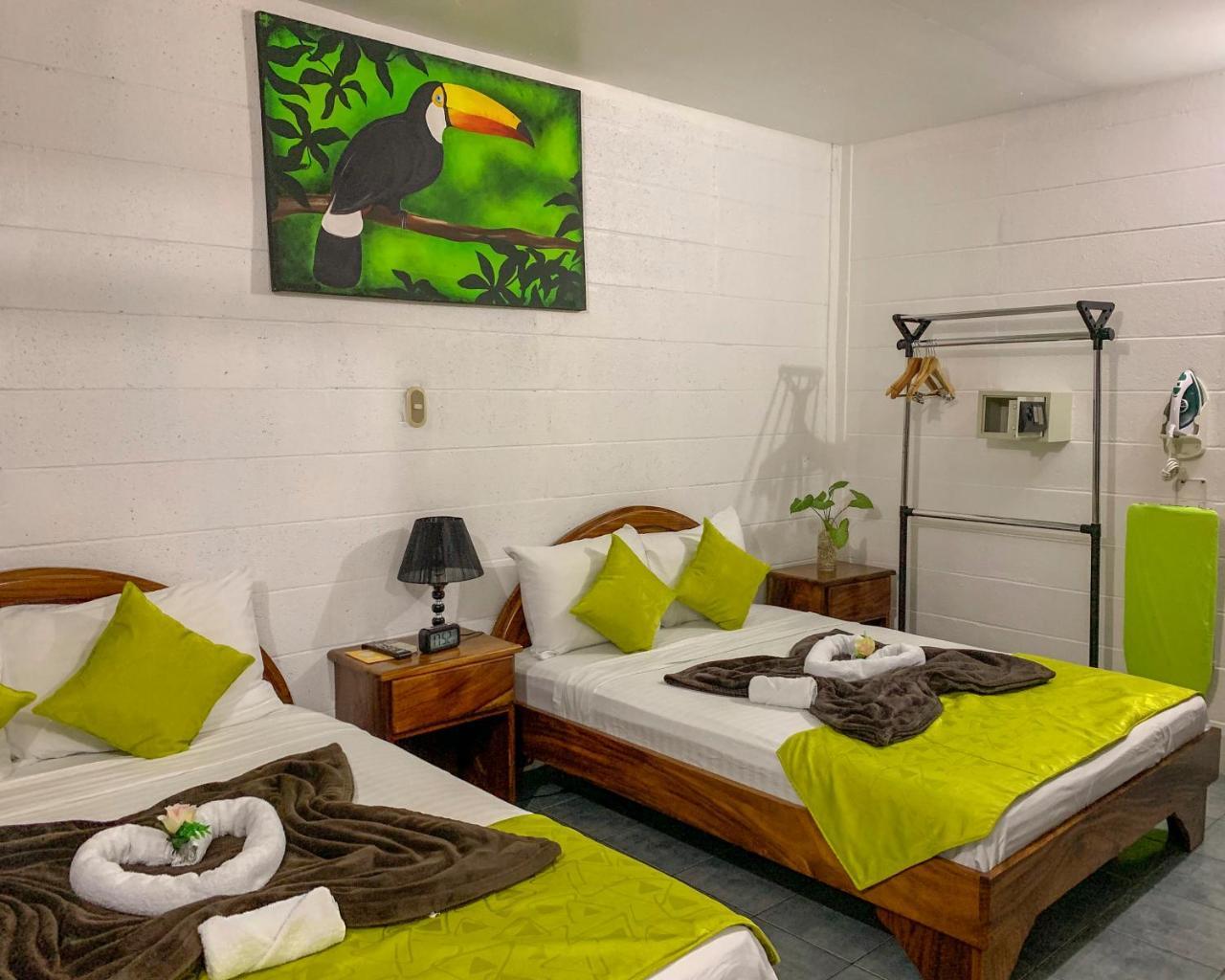 La Fortuna Backpackers Resort Bagian luar foto