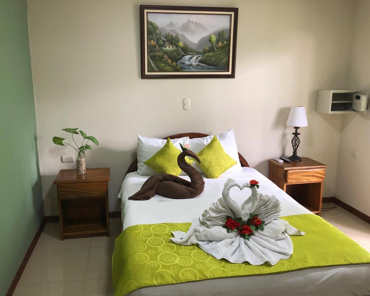 La Fortuna Backpackers Resort Bagian luar foto